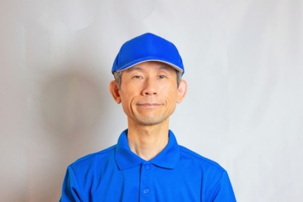 正面を向いたおじさんの顔