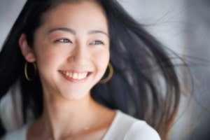 笑顔の女性のフリー素材