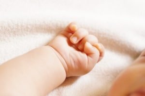 赤ちゃんの手