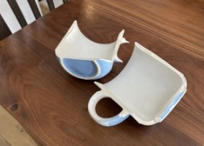 割れたカップ
