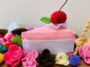 フェルトでできたケーキ